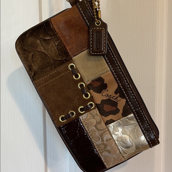 Crossbody and wristlet - Picture 7 of 10